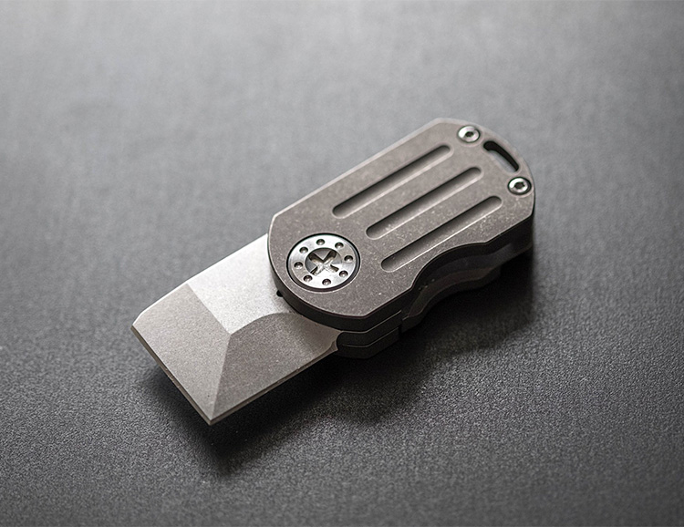 A Dogtag-Style All-Purpose EDC Knife: The ODT Flipper