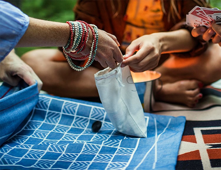 A Backgammon & Checkers Set That’s Good To Go