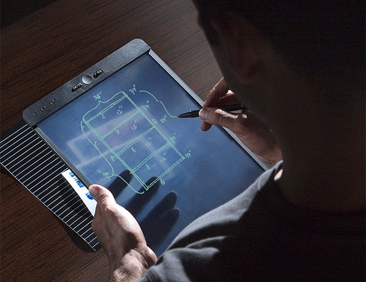 Blackboard is the World’s First Writing Tool to Use Liquid Crystal Paper