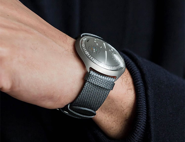 Self setting deals wrist watches