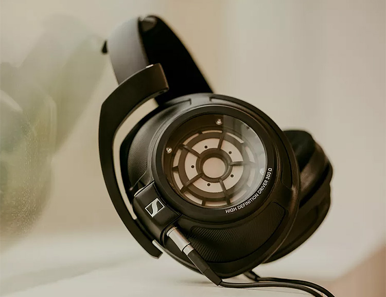 Sennheiser Unveils High-End HD 820 Headphones