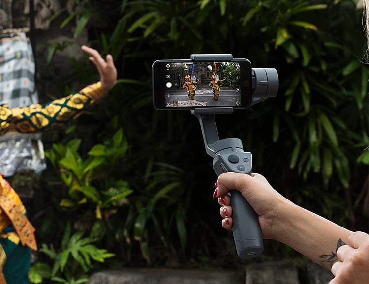 This Gimbal Turns Your Phone Into a Cinematic Camera