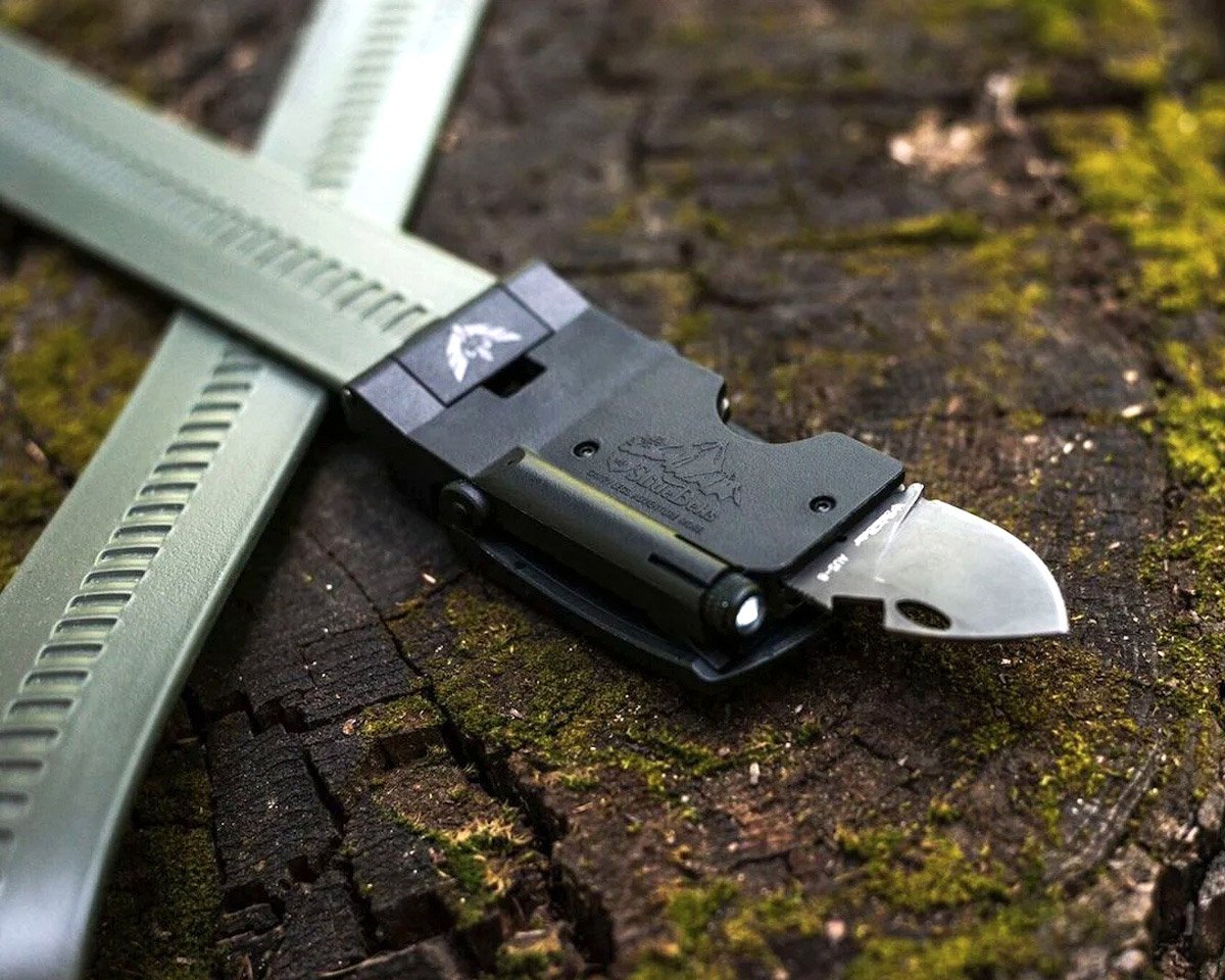 This Survival Belt Simplifies the Art of Everyday Carry