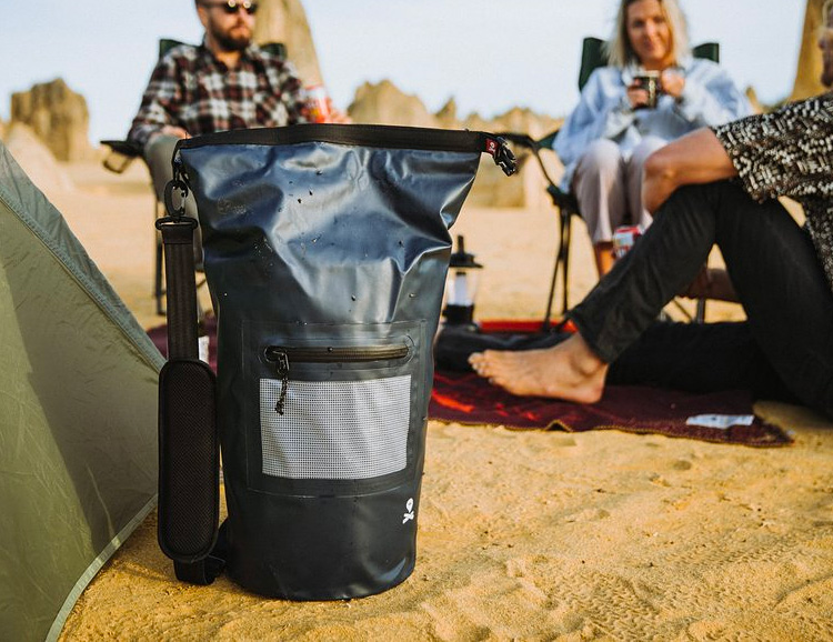 With This Cool Bag, Beers & Beverages Are Good To Go