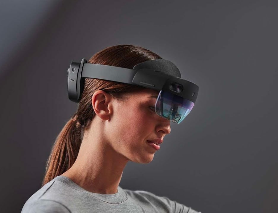 Microsoft Introduces HoloLens 2 Mixed Reality Headset