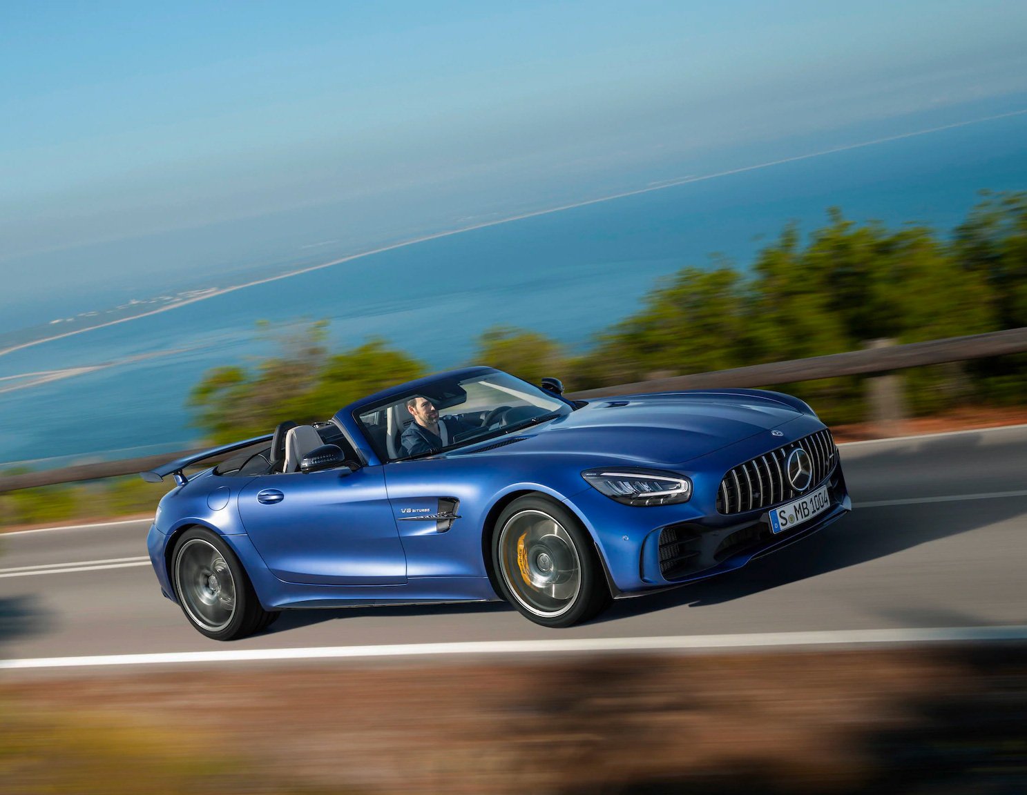 Mercedes Rolls Out Convertible AMG GT R Roadster