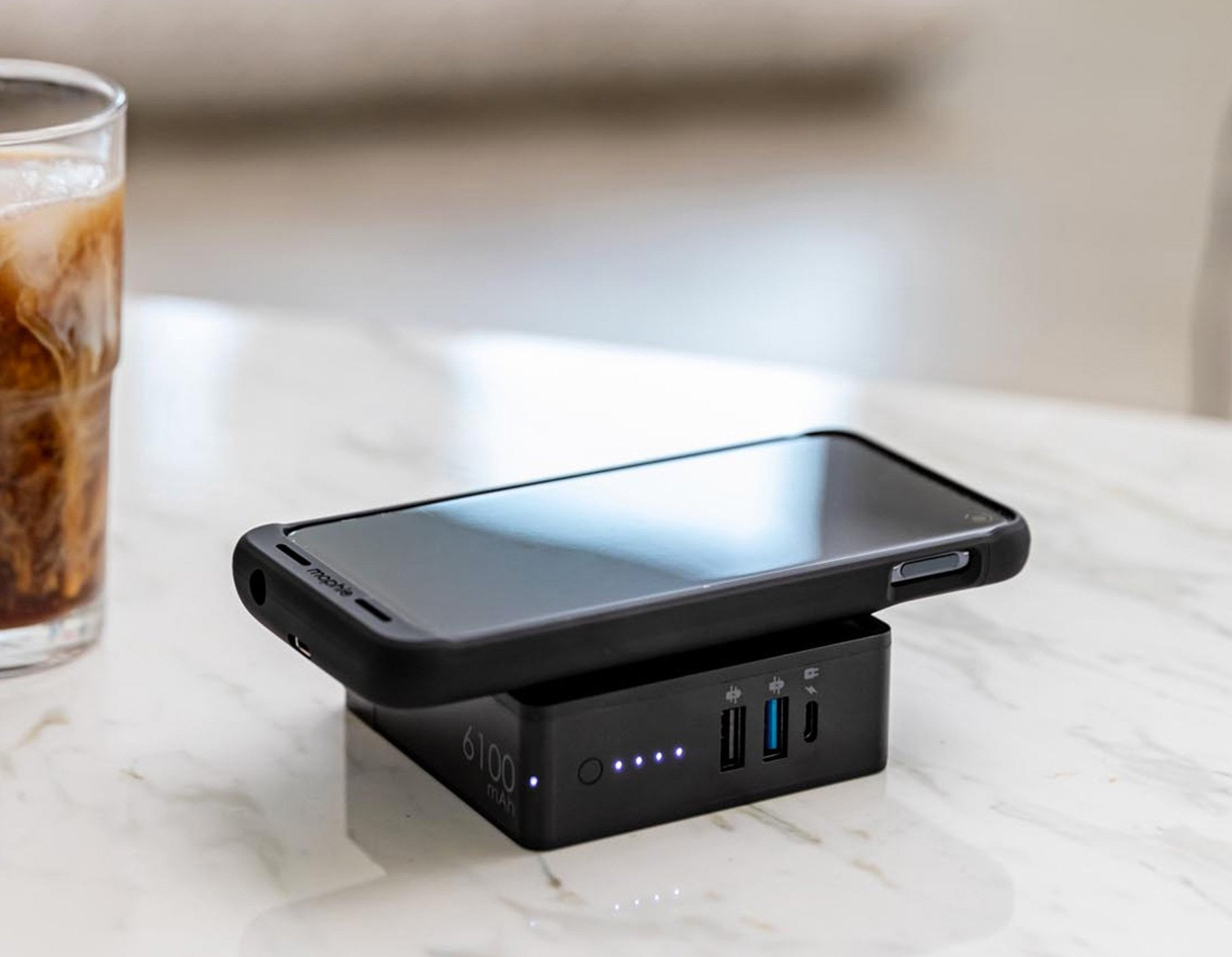 Mophie’s Power Station Hub is a Smart, Portable Fast Charger