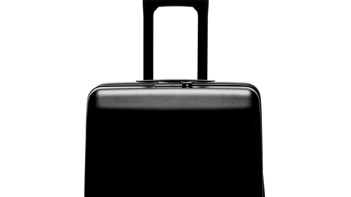 nomatic roller luggage