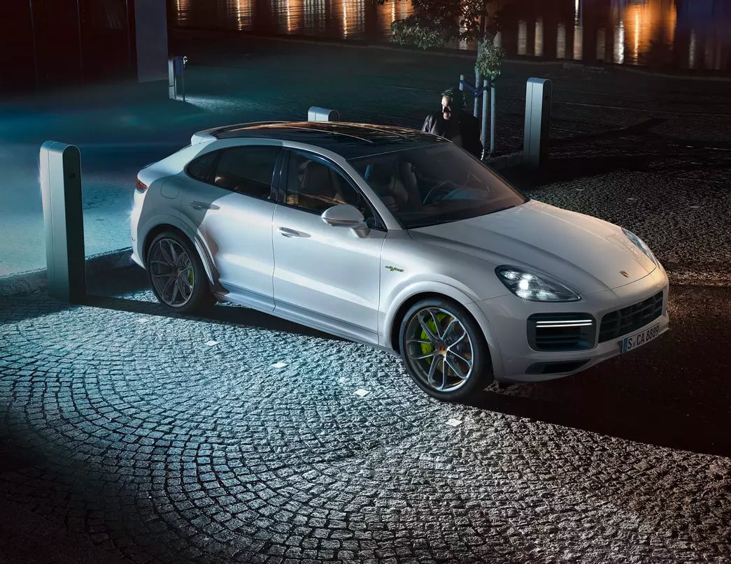 Porsche Unveils Powerful 2020 Cayenne Turbo S E-Hybrid