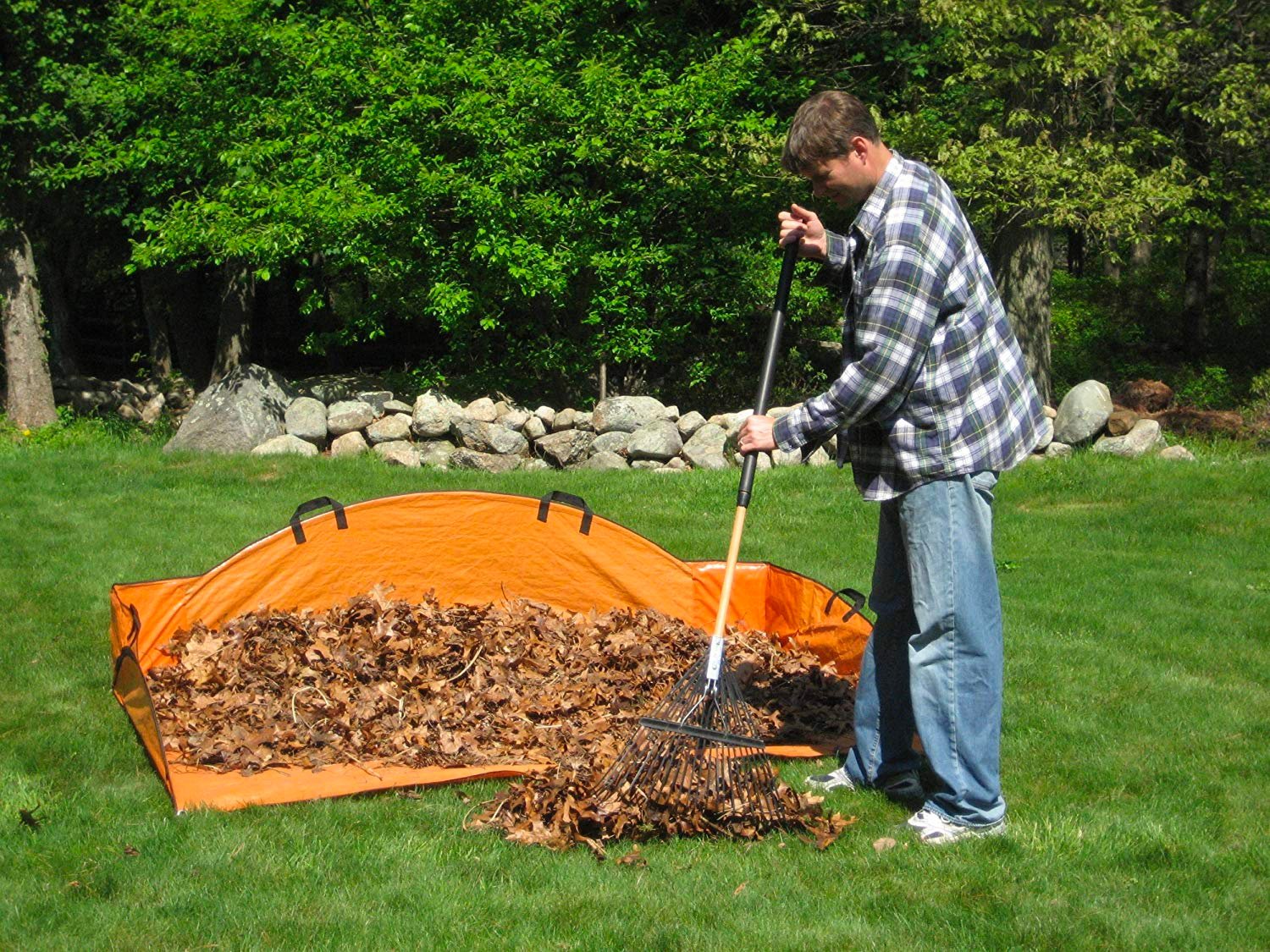 The Leaf Hauler Makes Fall Yard Work Fast & Easy