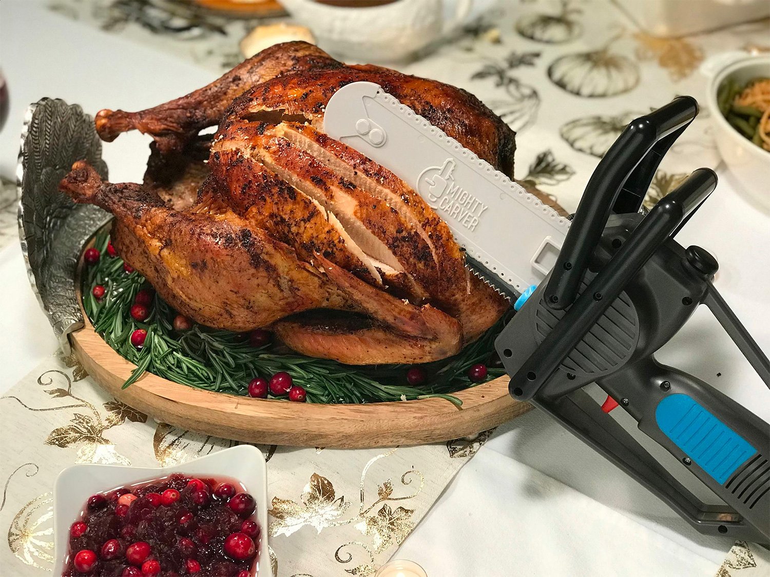 Rule Thanksgiving with the Electric Chainsaw Carving Knife