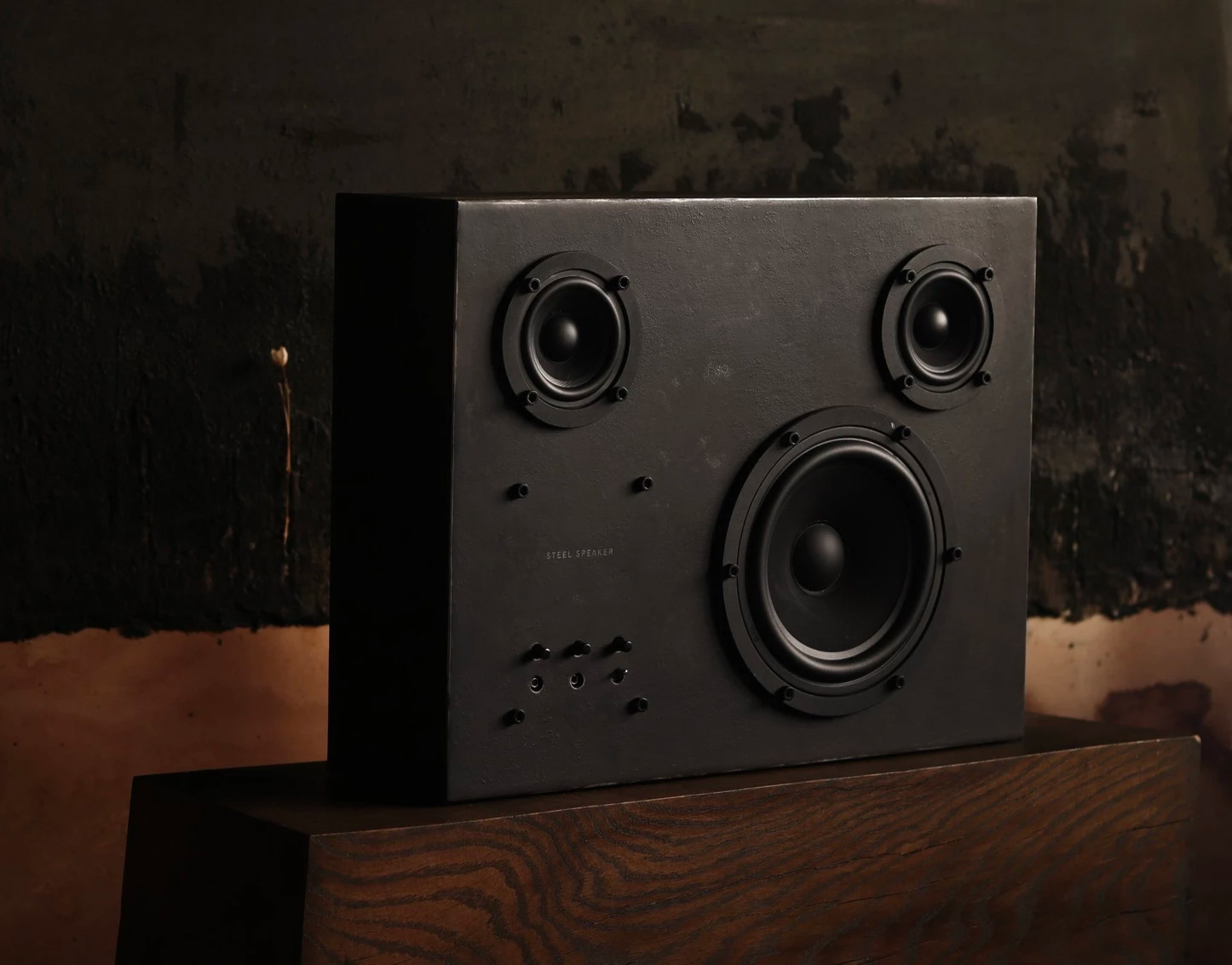 The Steel Speaker Brings Bluetooth to the Blacksmith