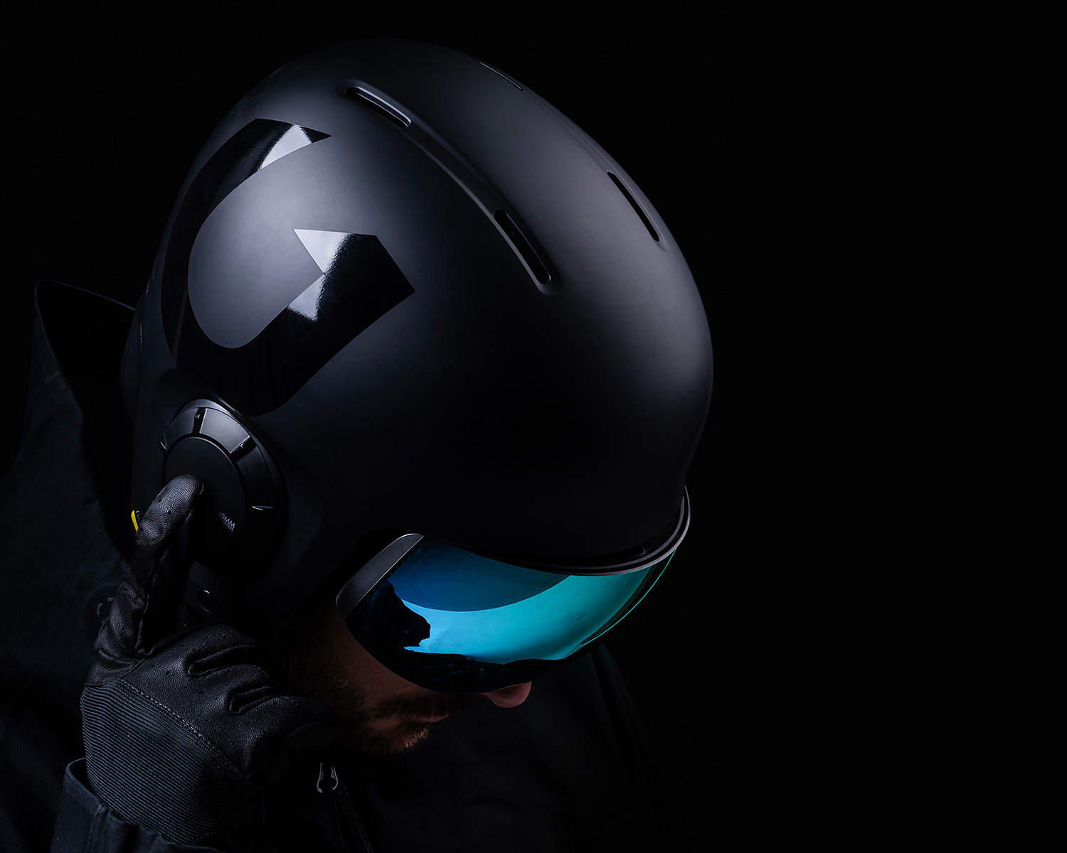 Safe & Sound: The Unit 1 Helmet