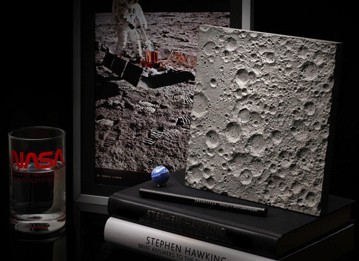 DeskSpace Puts the Moon Within Reach