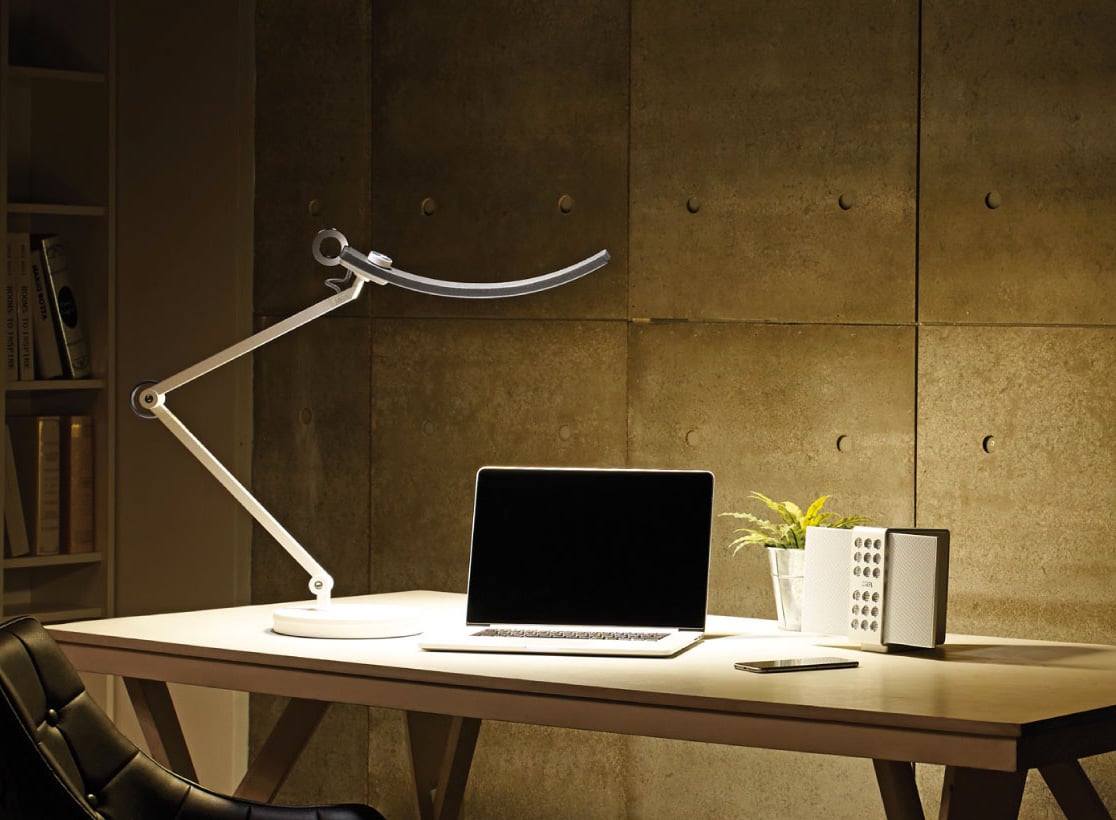 bijzonder Kunstmatig Afwezigheid BenQ's E-Reader Desk Lamp Adjusts To All Environments | WERD