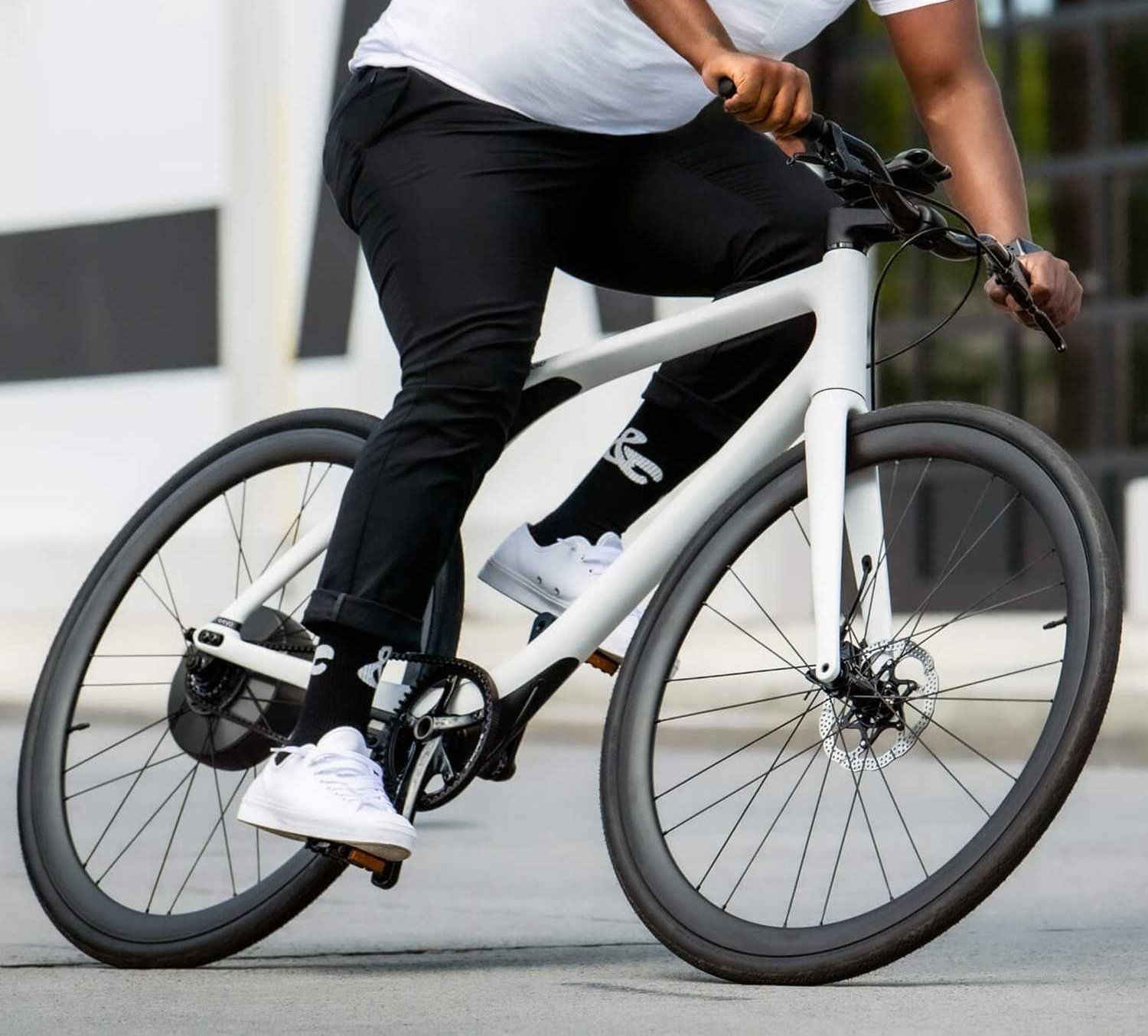 Gogoro’s Eeyo 1 E-Bike is an Agile Commuter