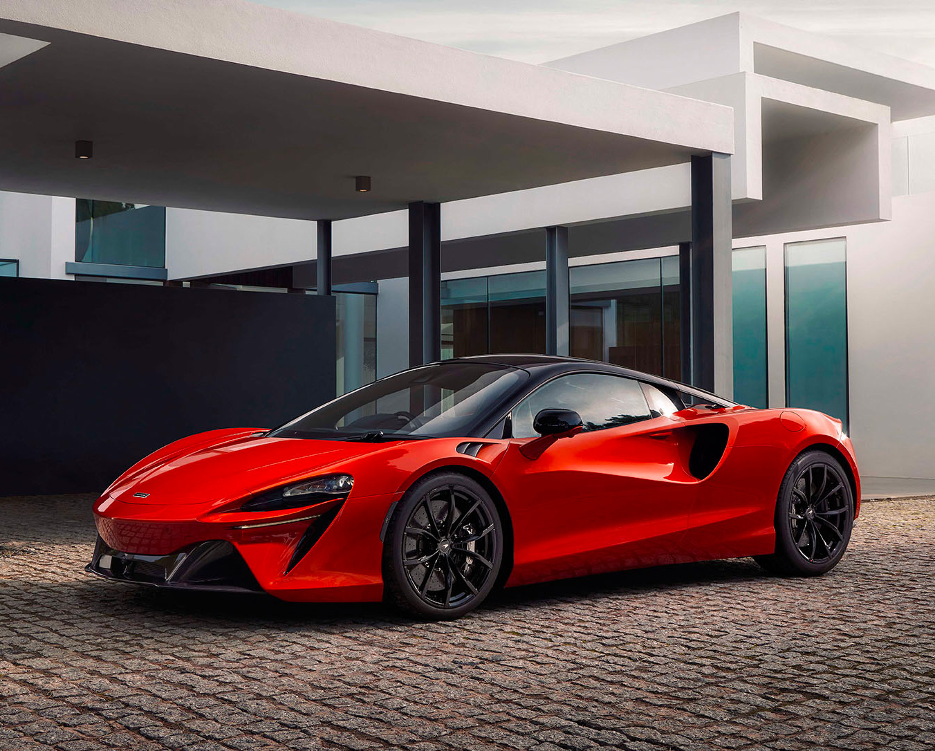 McLaren Powers Up 671-Horse Altura Plug-In Hybrid