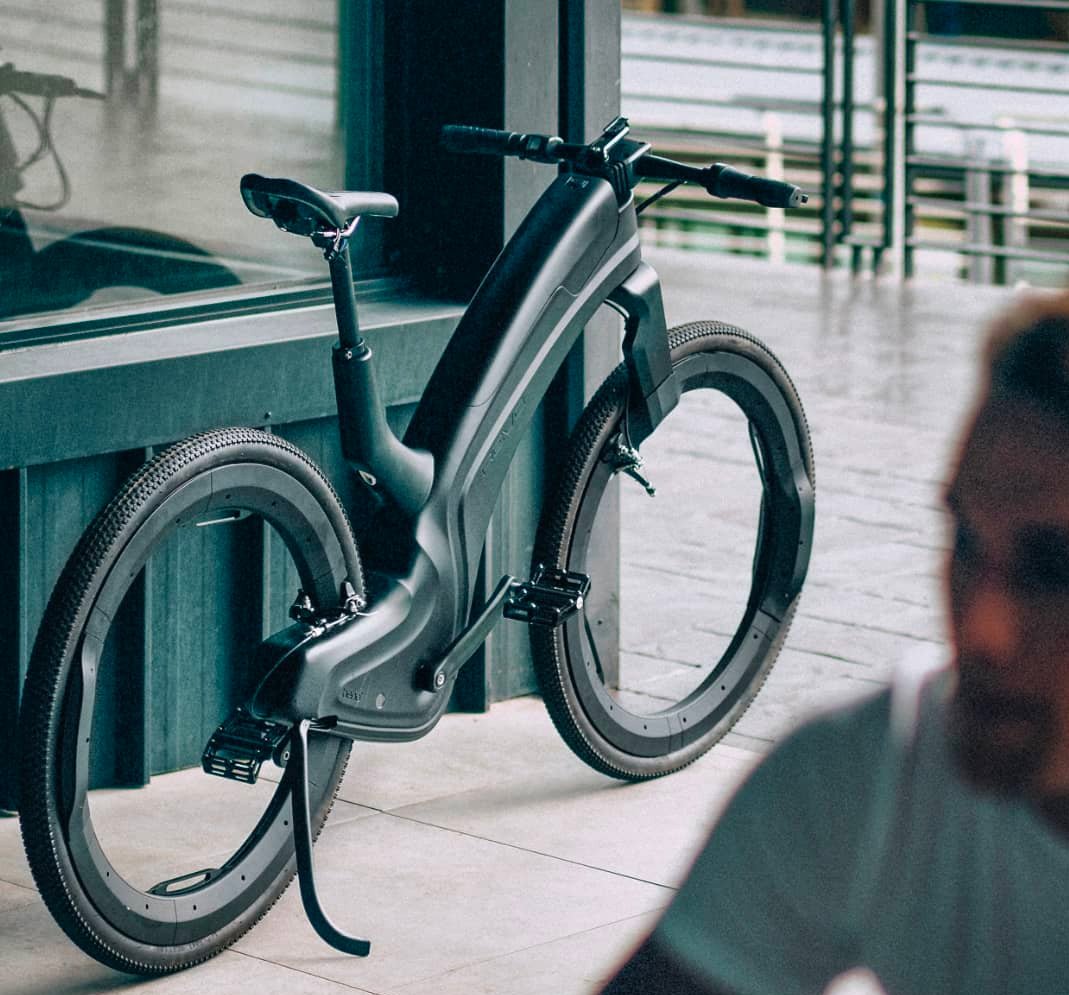 Reevo Introduces Hubless E Bike WERD