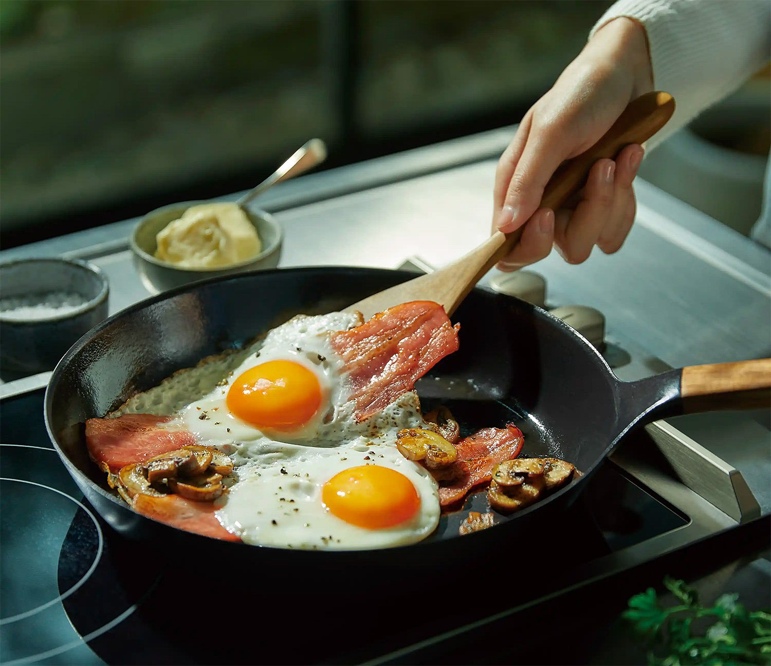 This Cast Iron Skillet is Lightweight & Rustproof