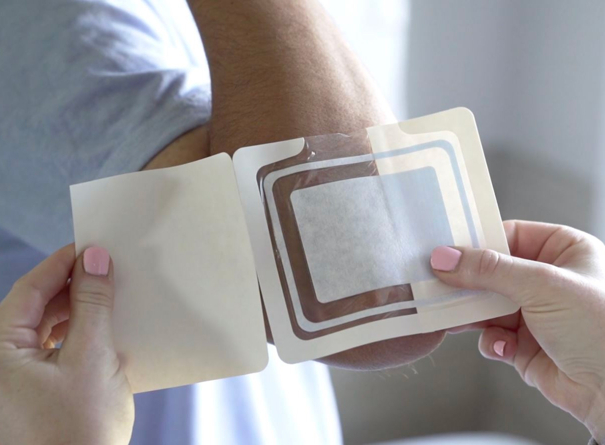 These Bandages Let You Know if a Wound Gets Wet