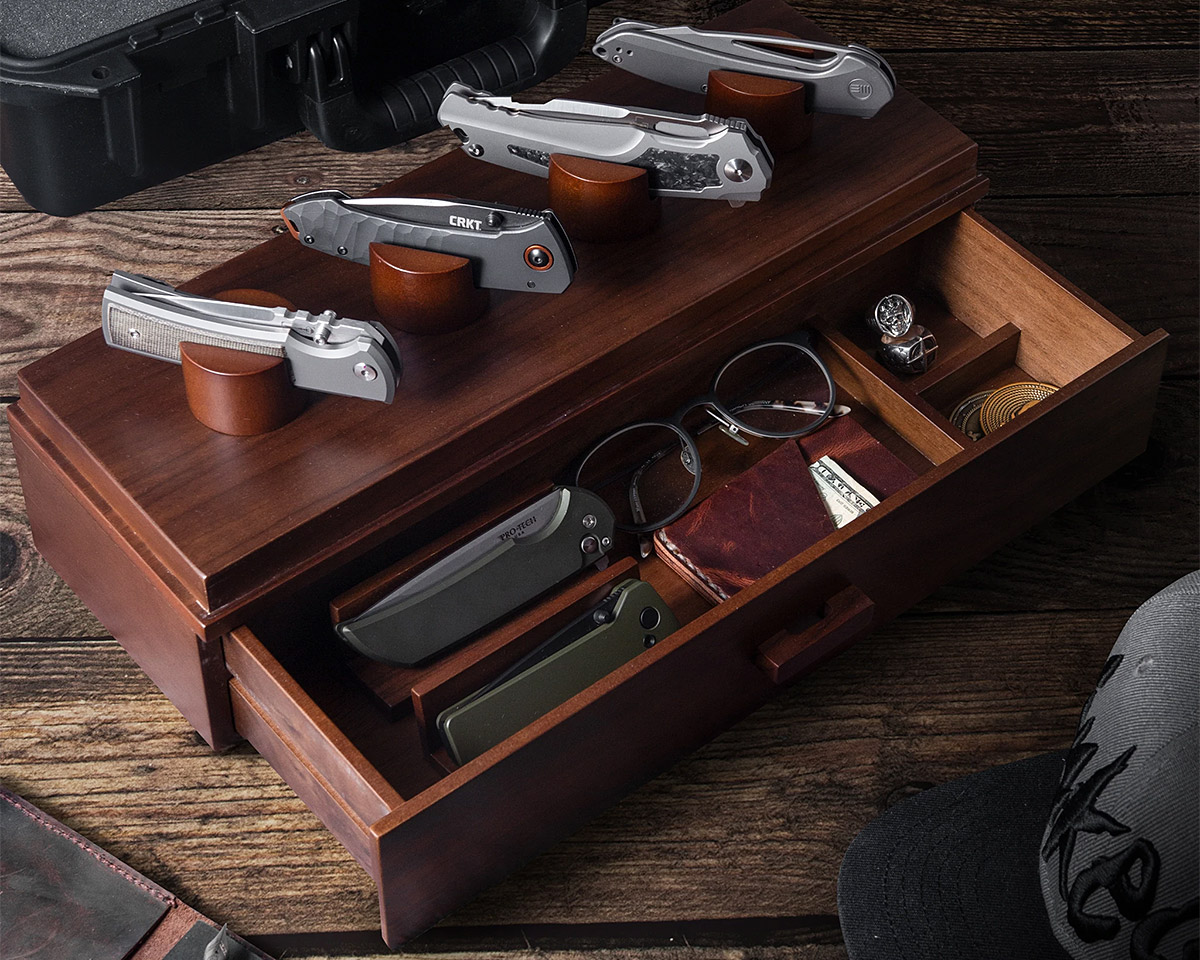 The Knife Deck from Holme & Hadfield Puts Your Best Blades on Display