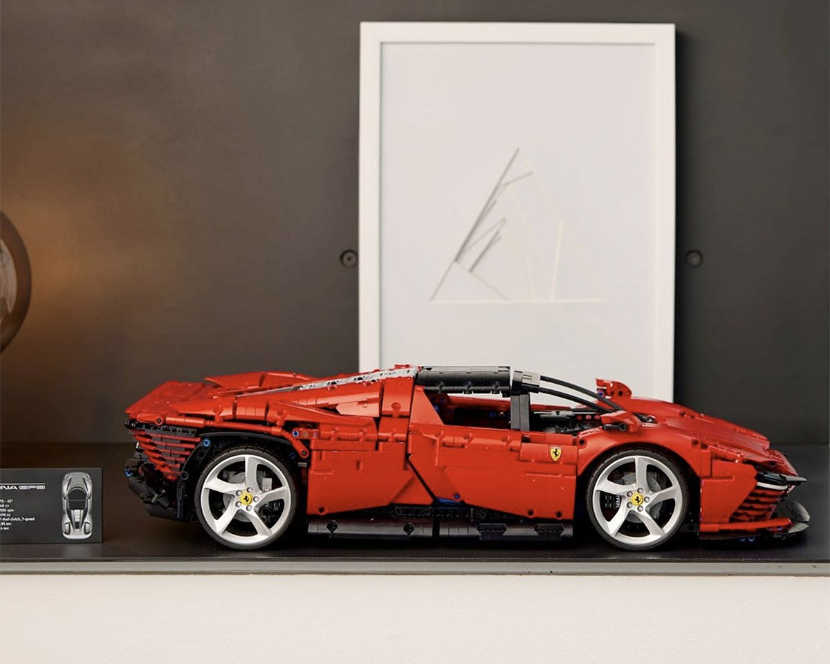 New Lego Technic Ferrari Daytona SP3 Gets Working Gearbox, Pistons