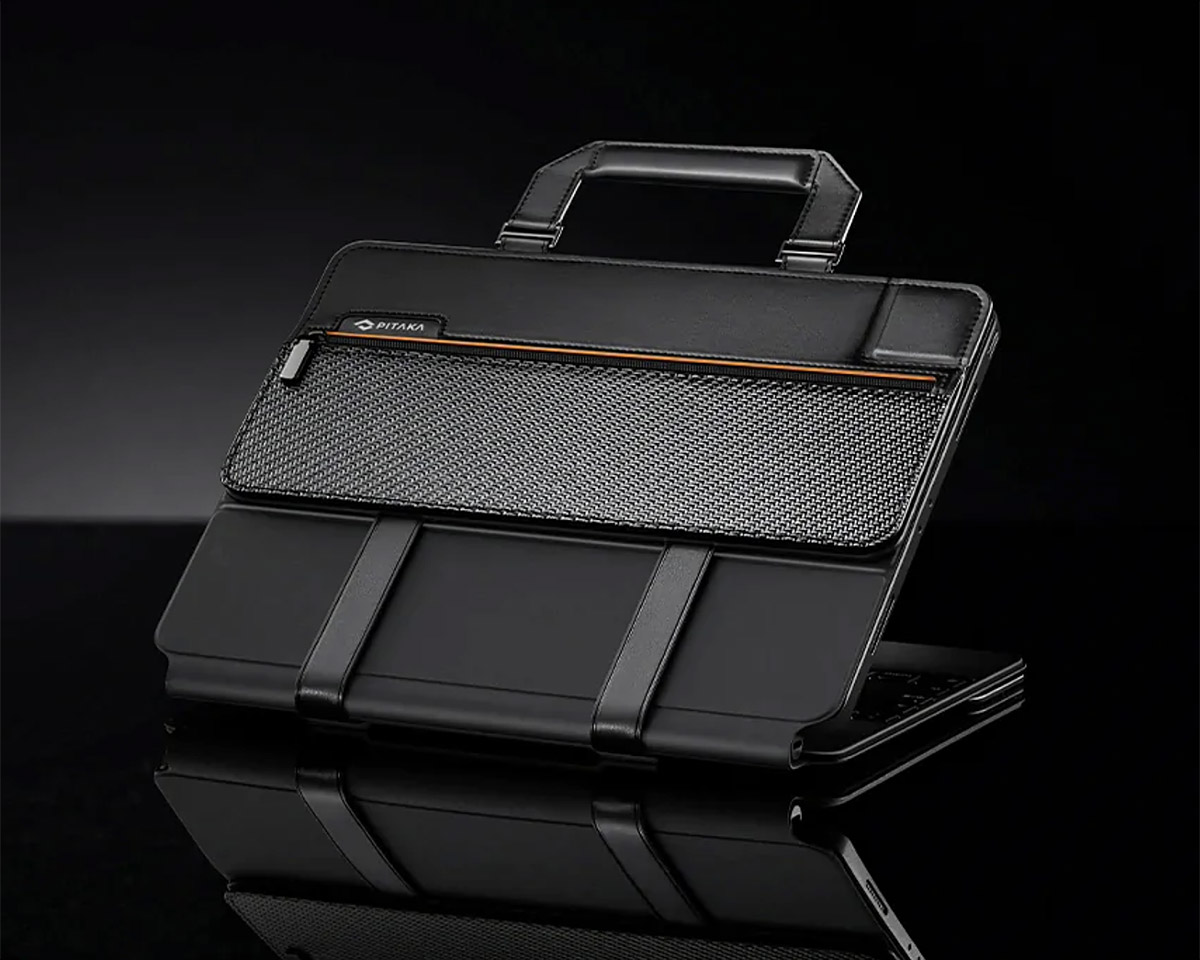 Carry your iPad in Leather & Carbon Fiber with the Pitaka FlipBook