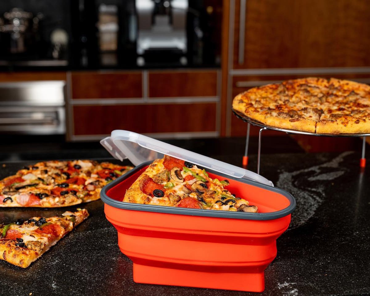 My leftover pizza fits perfectly into my tupperware : r/oddlysatisfying