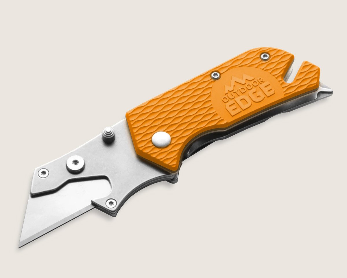 The Utilipro 6-in-1 Folding Utility Knife Deserves a Spot in Your Daily Carry Kit