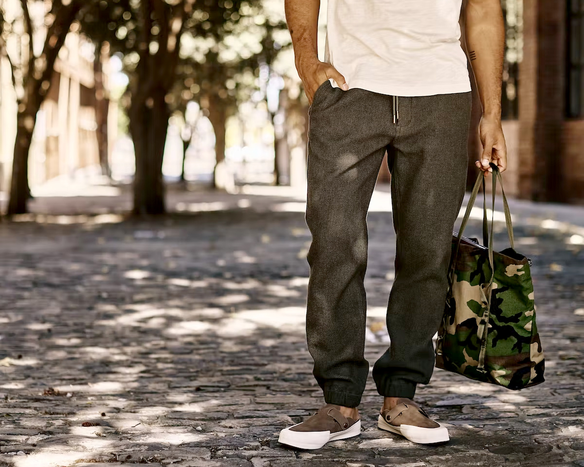 The Ultra-comfy Apres Lounge Pants Look Good Enough to Take Outside