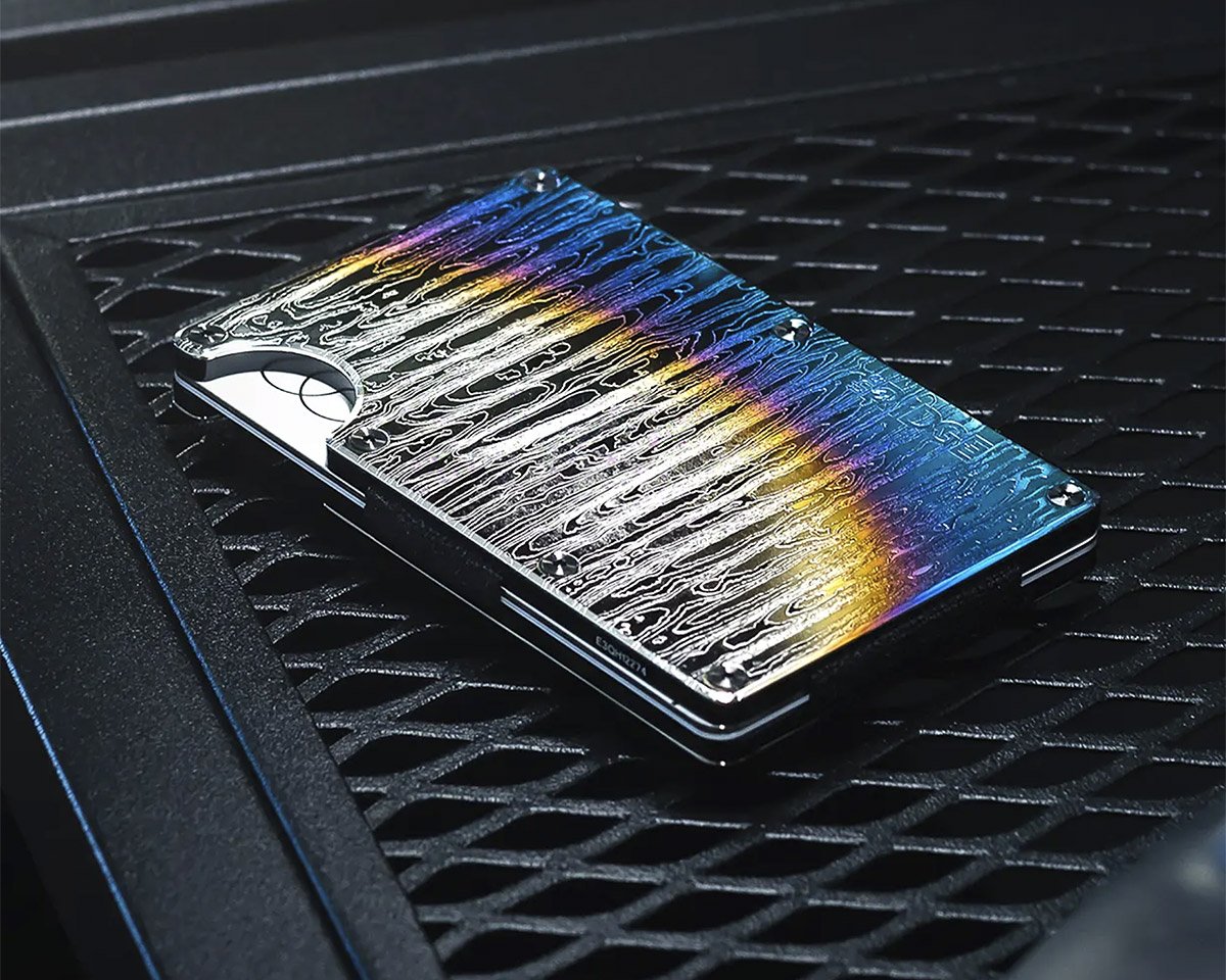 Damascus Steel Gives the Latest Minimal Wallet from Ridge a Unique, Ancient Look