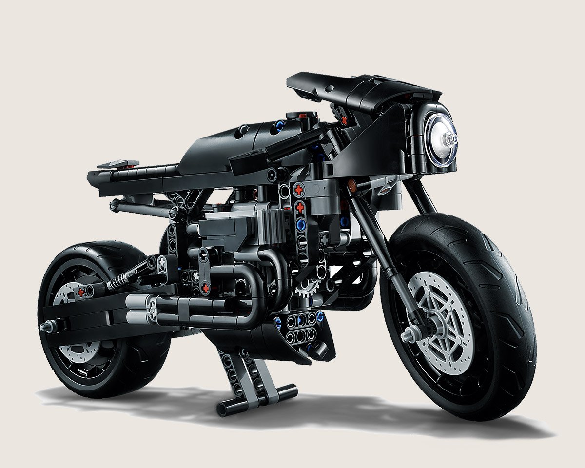 LEGO Delivers a Scale-model Replica of the BATCYCLE from the 2022 Movie