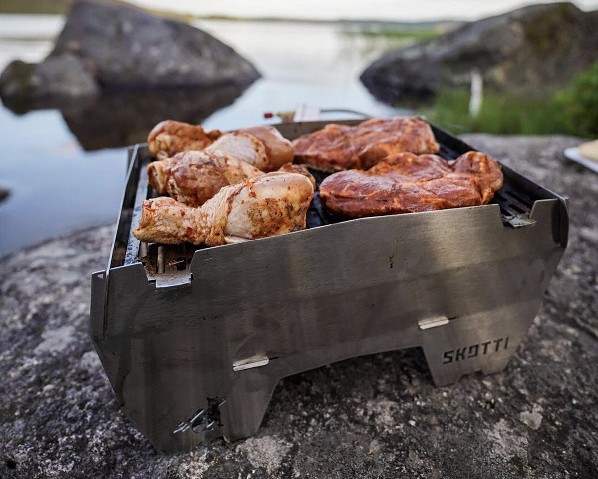 The SKOTTI Gas Grill Packs Down Completely Flat