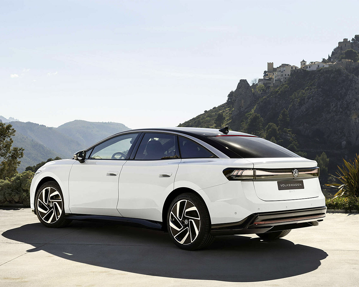 VW’s ID.7 Electric Sedan Promises a Top Range of 435 Miles