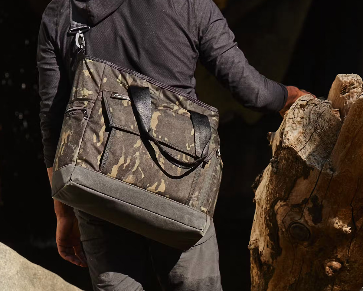 The Drift Gear Tote is a Tough Hybrid that Takes on Duffel, Tote & Laptop Duty