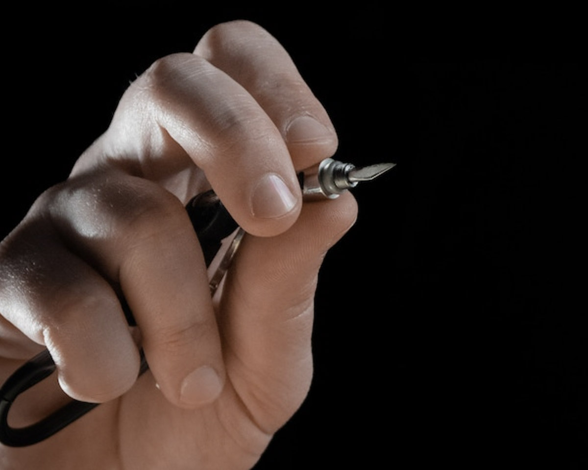 The Tiny Tungsten Slice Blade Never Dulls