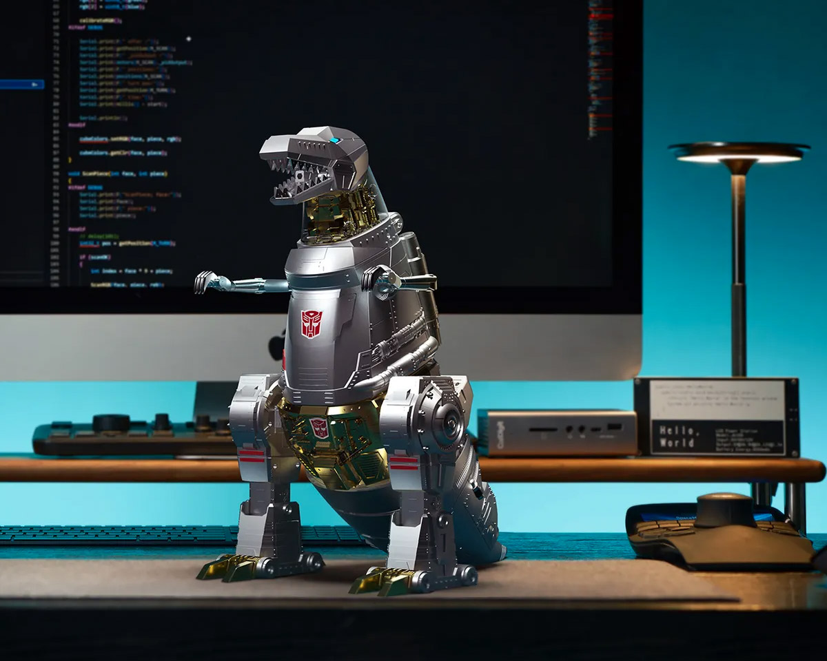 Watching this Transformers Grimlock Robot Automatically Switch to a Dinobot is Mesmerizing