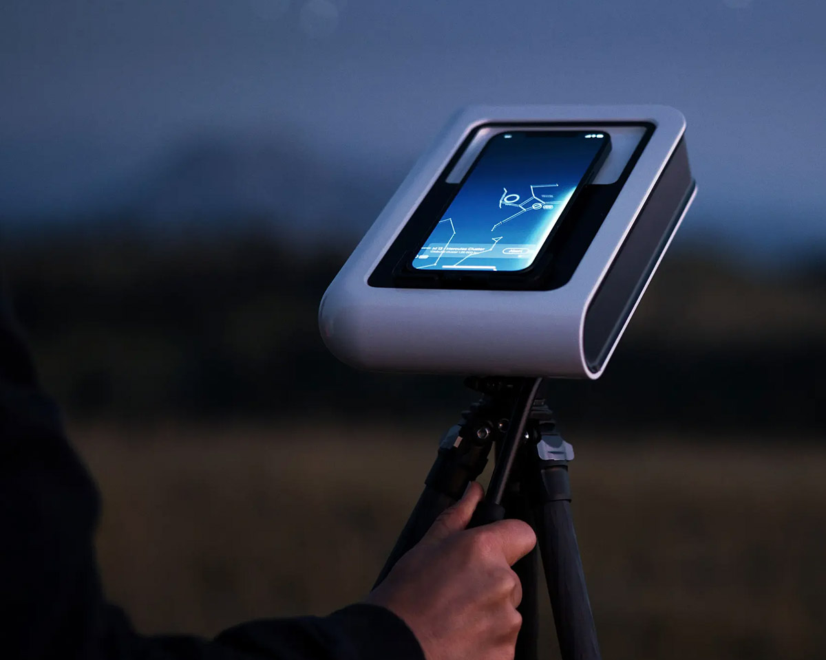 Hestia Makes Space Viewing More Accessible by Turning Your Smartphone into a Telescope