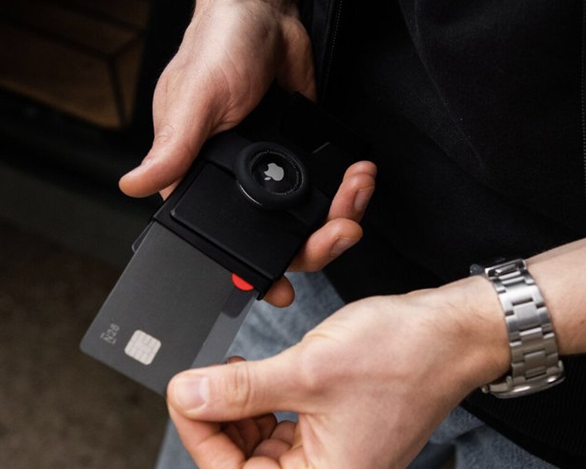 7 Best AirTag Wallets for Men