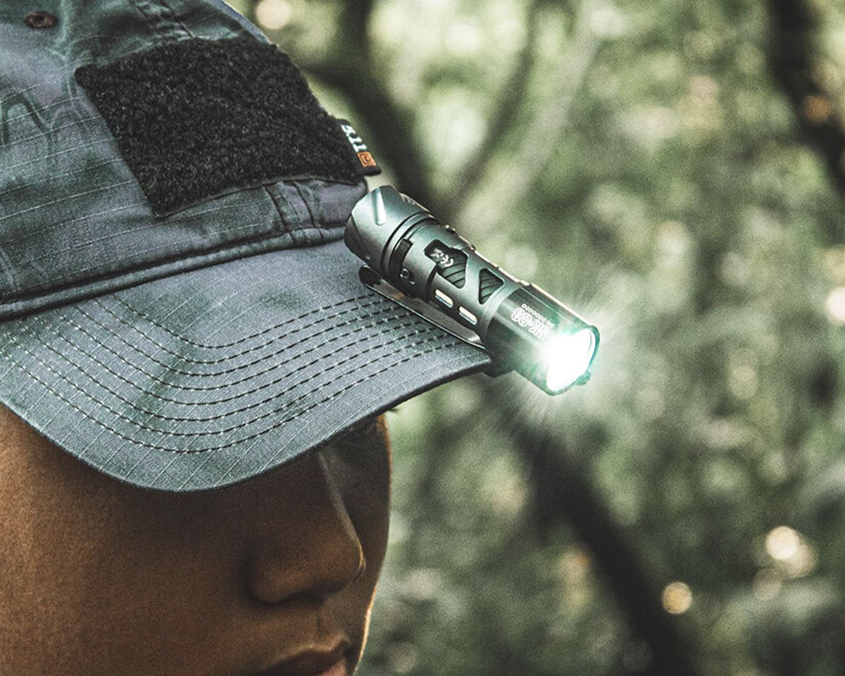 The Loop Gear SK03 Flashlight Includes a Handy 360-degree Illumination Mode