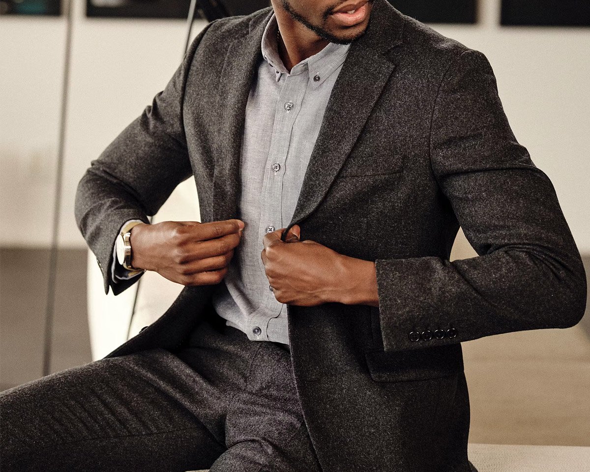 What to wear under a blazer - 8 Tips for Men 2024